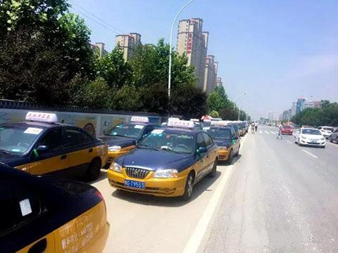 Любов допомагає випробувати ми в action.jpg Love helps test we are in action.jpg